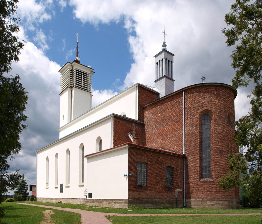 File:Leńcze kościół.jpg