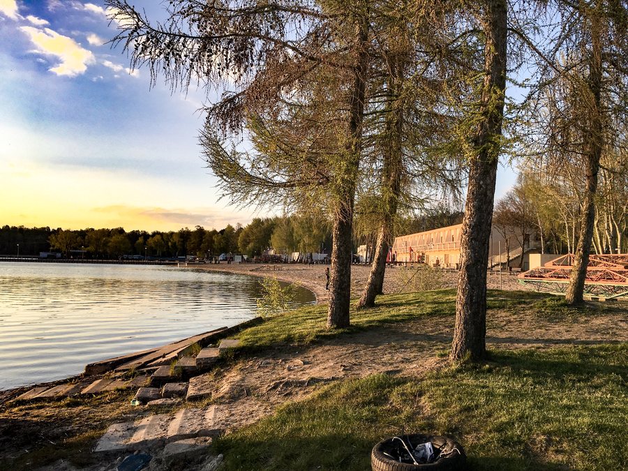 File:Plaża w Skorzęcinie.jpg