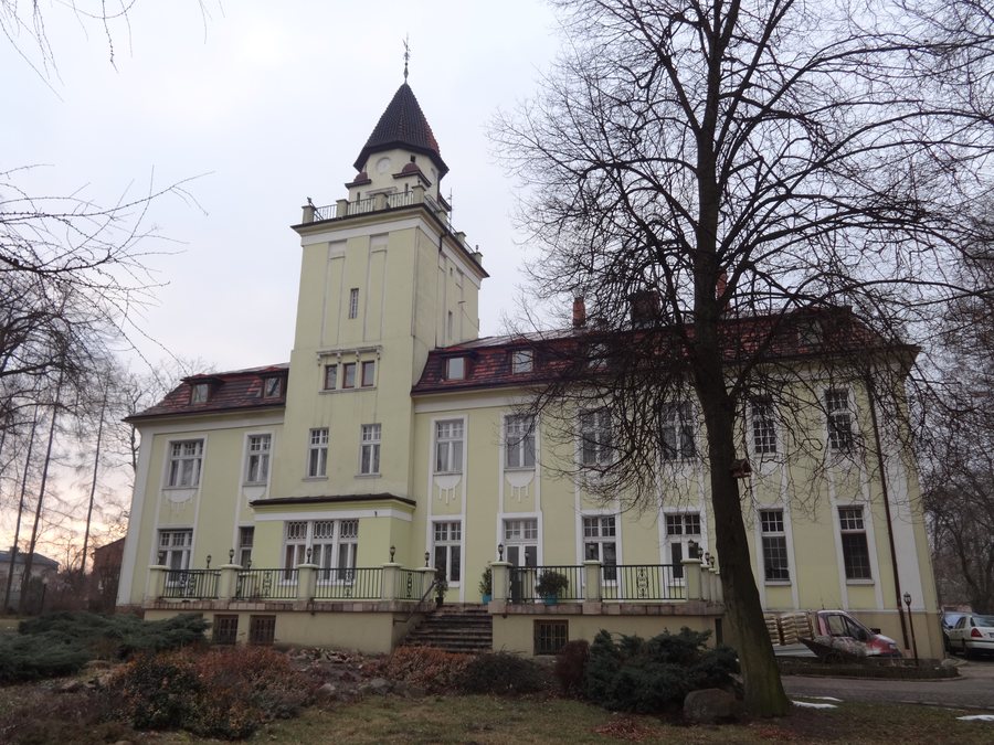 Nieznanice palace complex park