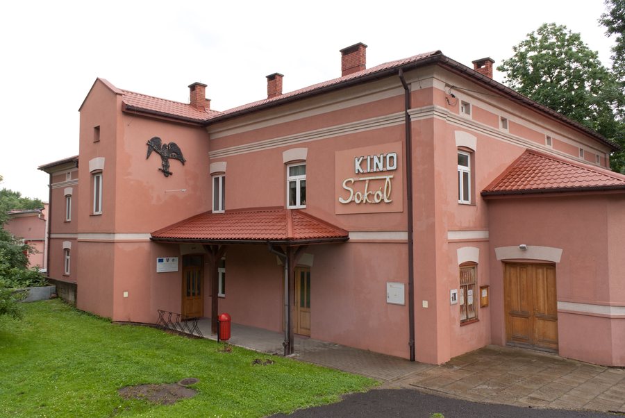 File:Rymanów, Kino Sokół.jpg