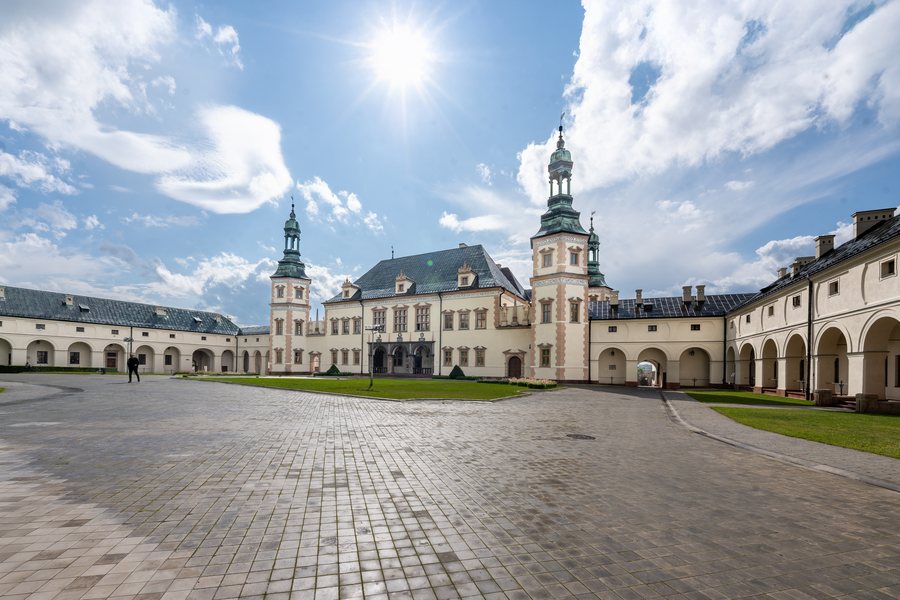 File:Kielce, Pałac Biskupów Krakowskich w Kielcach, KsP 02.jpg