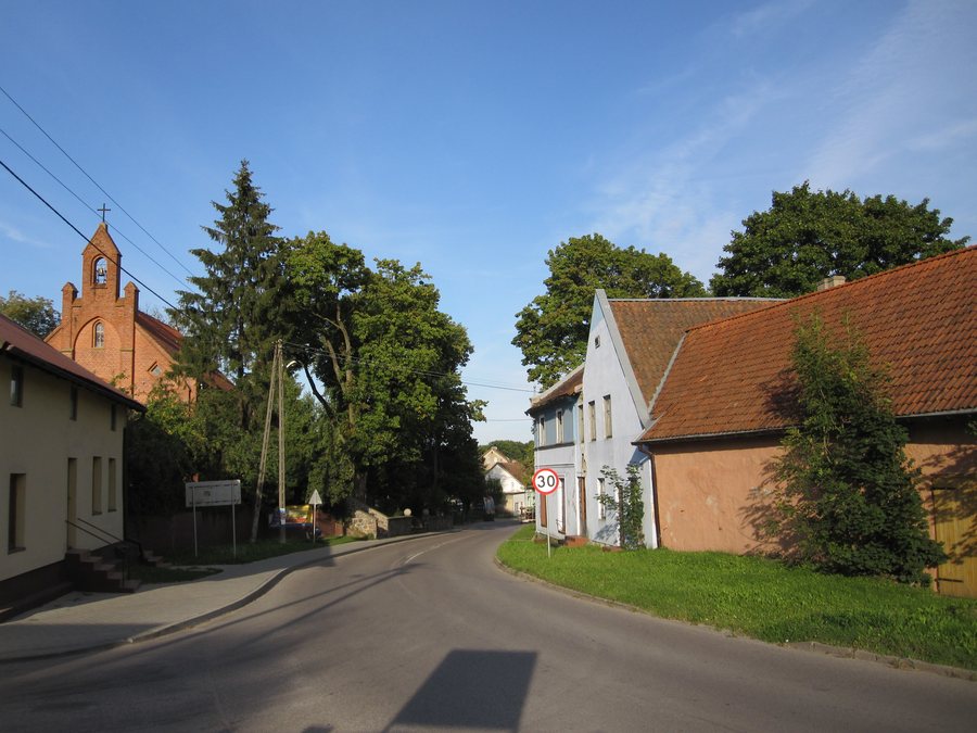 File:Ukta - kościół (02).jpg