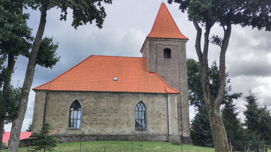 File:Kościół we wsi Włodowo..jpg