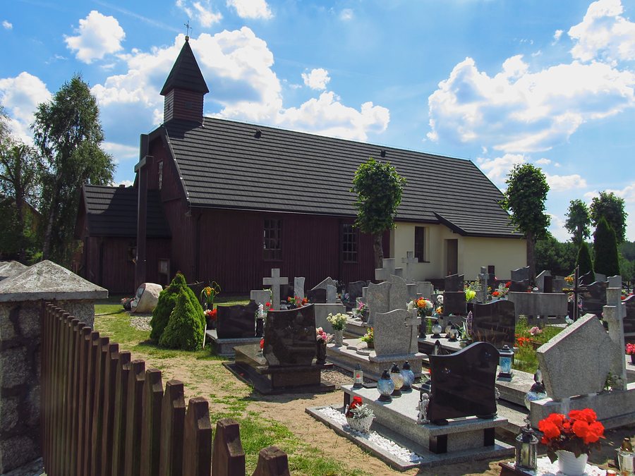 Kościół pw. Matki Boskiej Częstochowskiej w Olpuchu 01