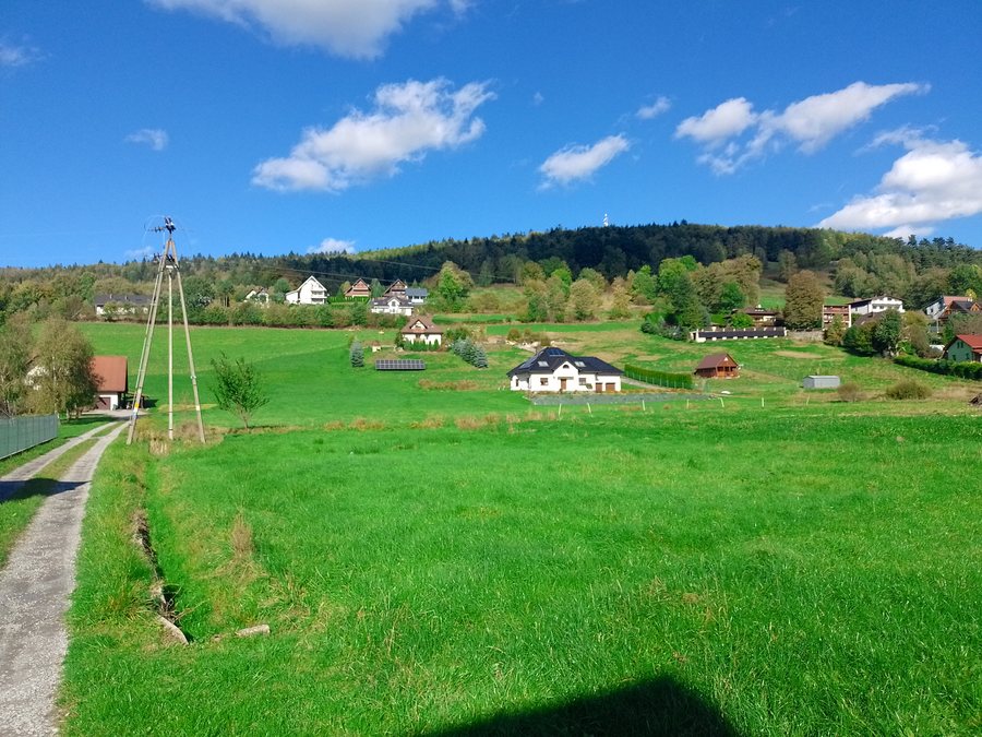 File:Brenna Huta - widok na góry.jpg