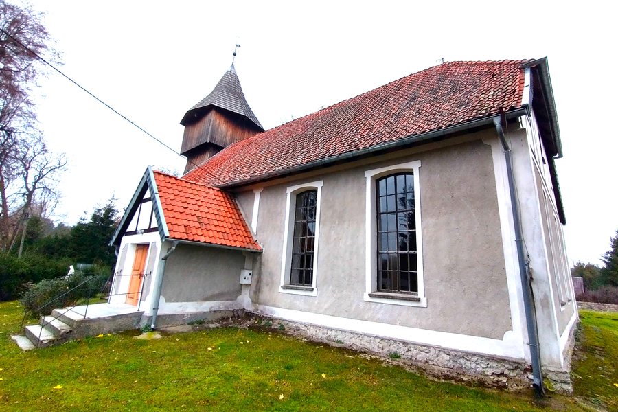 File:Lutheran church in Mańki (1).jpg