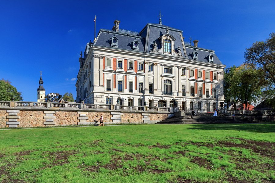 File:2012 Powiat pszczyński, Pszczyna, Pałac (01).jpg