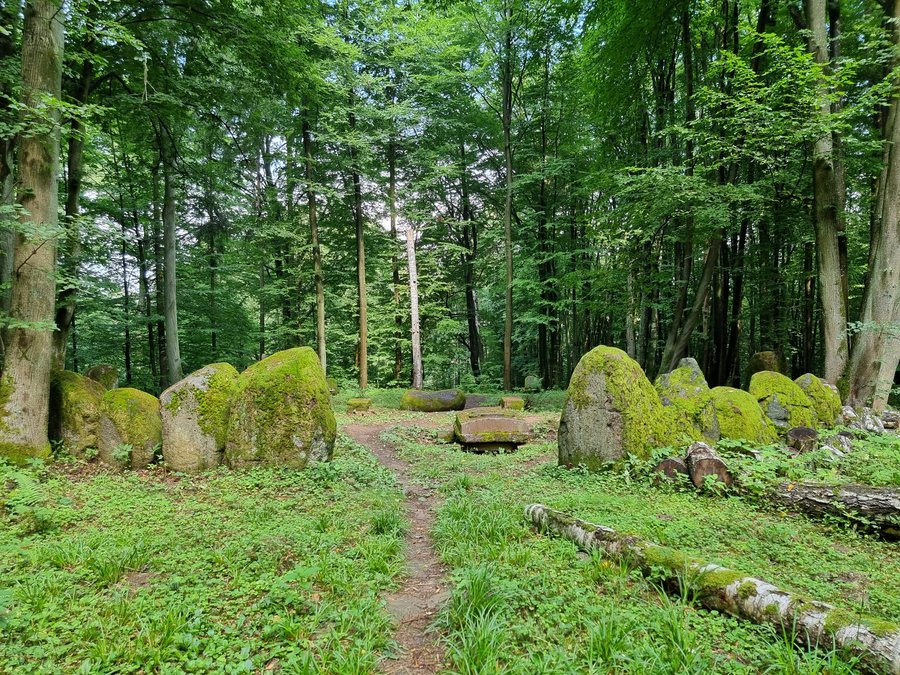 File:Markowo cmentarz Dohnów 01.jpg