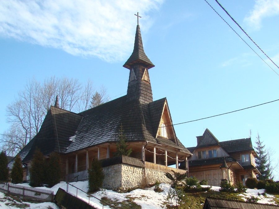 File:Małe Ciche - Kościół.jpg