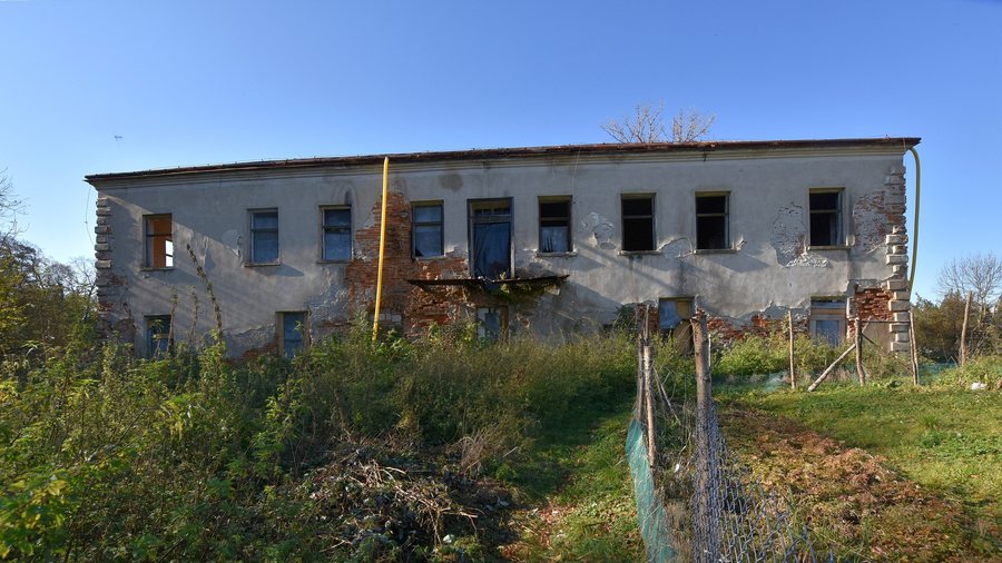 File:Uherce Mineralne, dwór (HB1).jpg