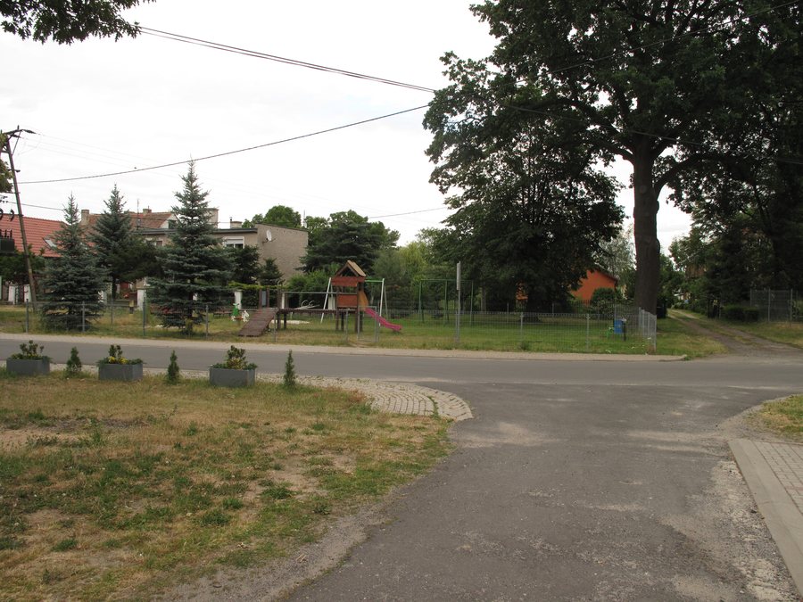 File:Radomierzyce (powiat zgorzelecki) (001).jpg