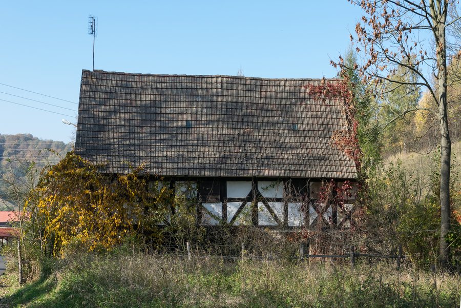 File:2018 Dom przy ul. Górnej 18 w Jugowicach 05.jpg