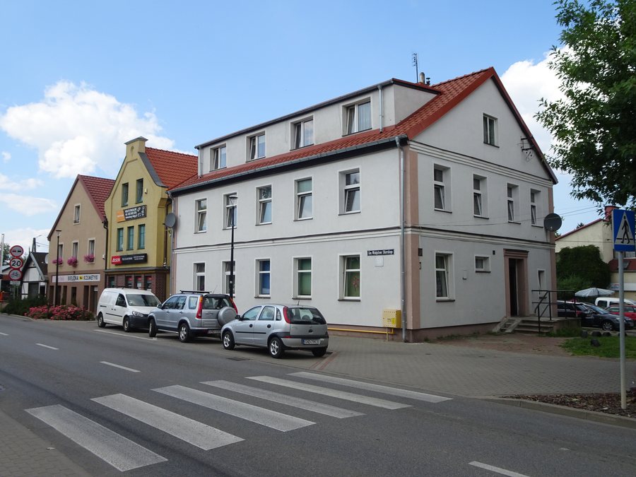 File:Nowy Dwór Gdański, Sikorskiego 26–30.jpg